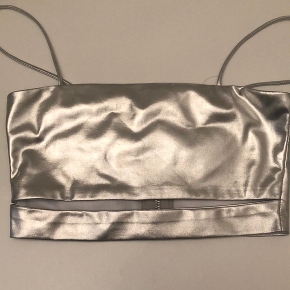 NWT LF silver crop top with cutout - Picture 5 of 10